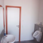 Bad WC, Urinal und Dusche Bild III