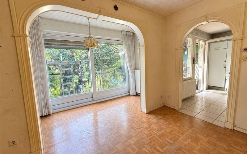 EG. Wohnzimmer Erker Entmöbliert