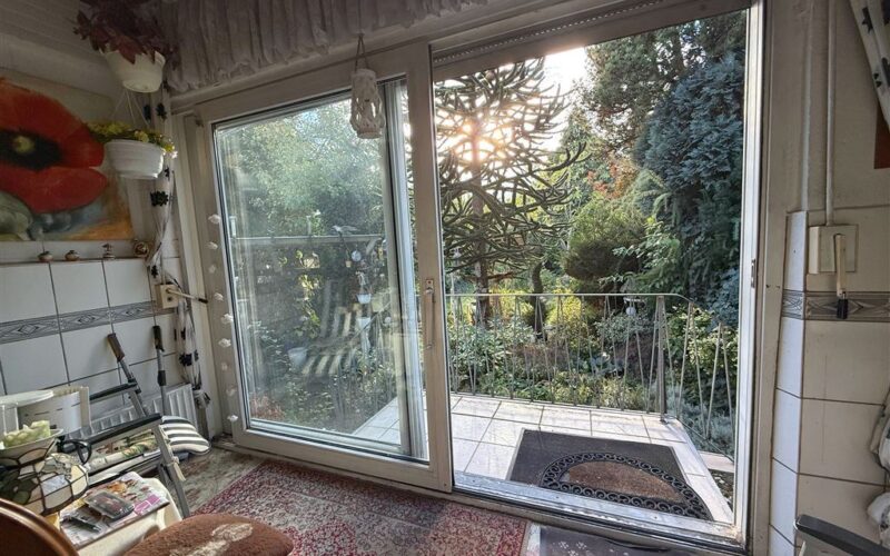 EG. Küche Aussicht Garten